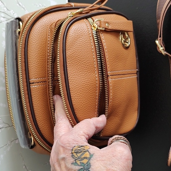 K Crossbody - Picture 2 of 9